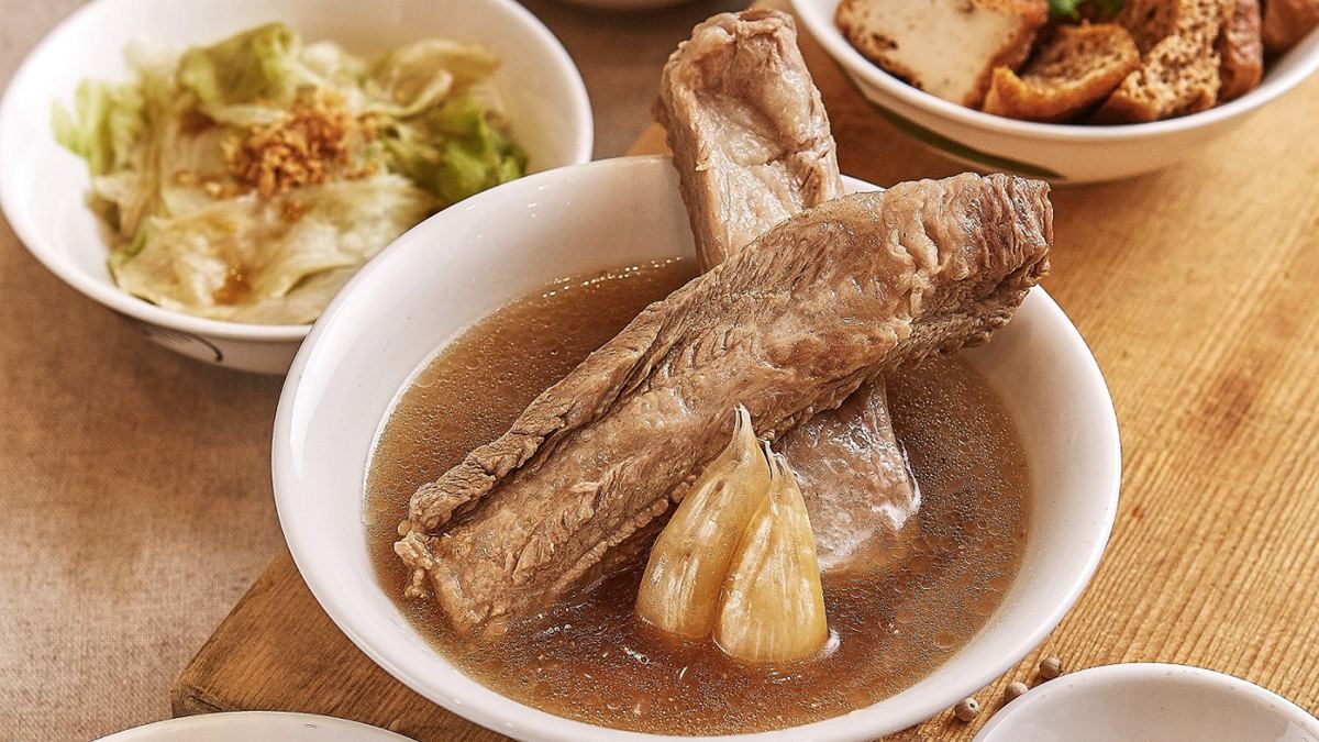 天涼喝熱湯！新加坡「黃亞細」肉骨茶直接打5折，黃金白胡椒湯底、潮州滷水必點