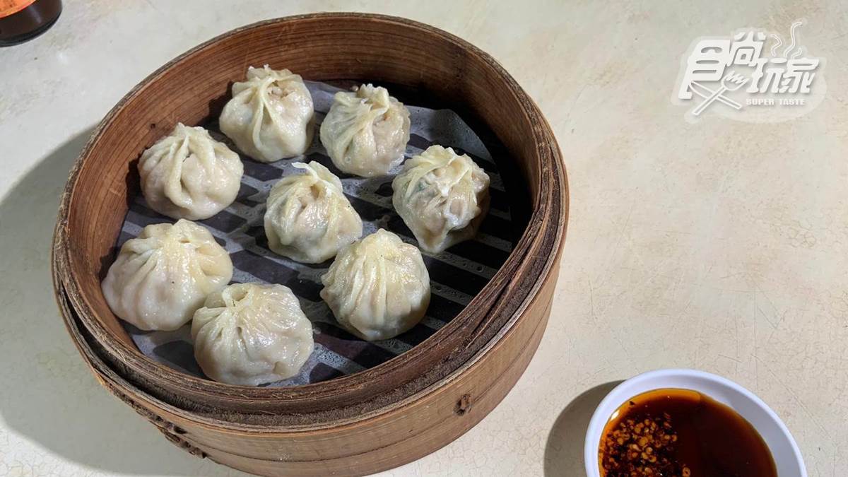 飄香40年老店！西螺Q皮小籠包必沾在地蔭油膏，朝天椒拌雙肝別處吃不到