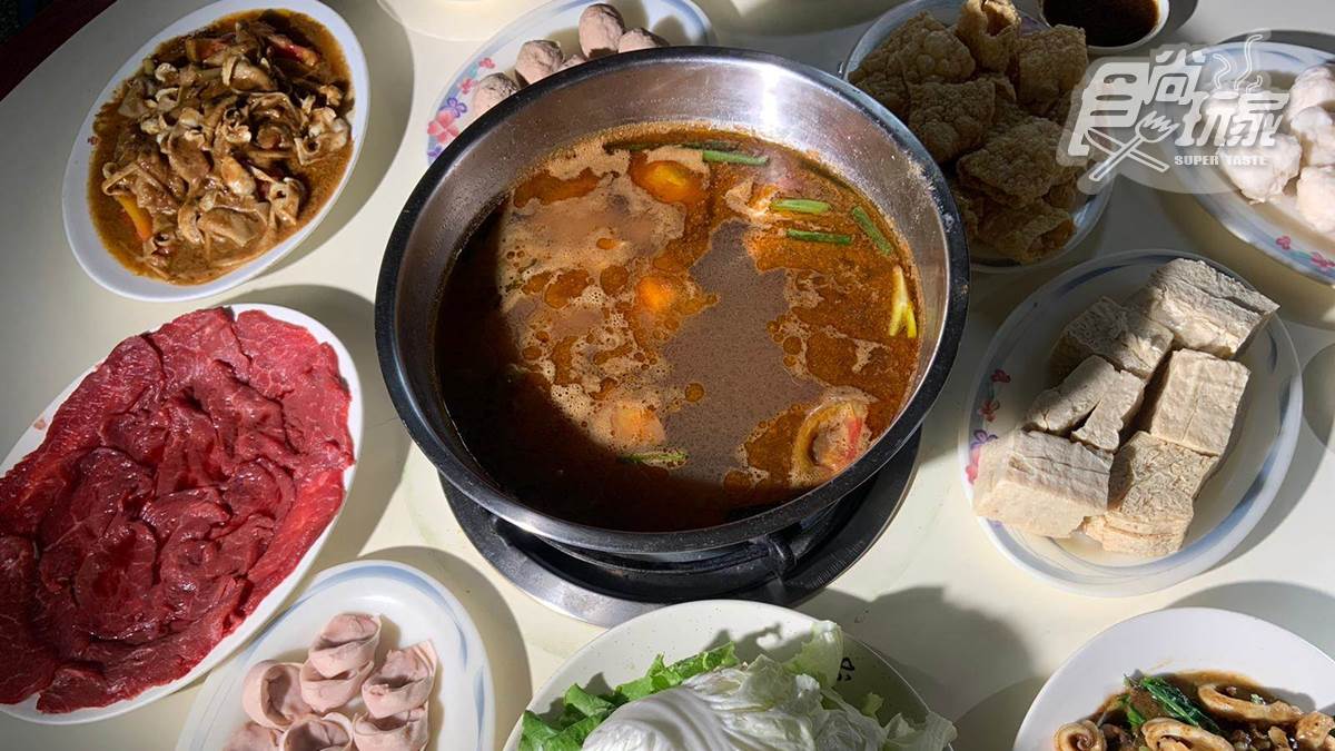 傳承70年！新竹神級汕頭火鍋祕方加「檸檬」，必點手工牛肉丸口感超Q彈