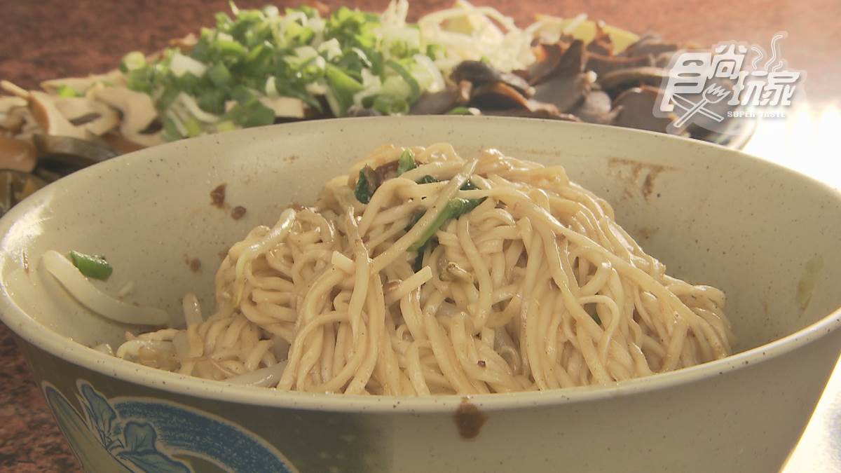 恆春人激推的古早味！60年老店賣超Local意麵，道地粉腸也必點