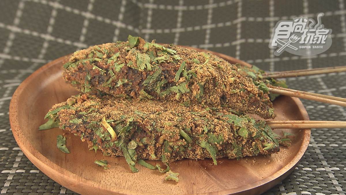 每隔１小時就換位置！神出鬼沒「豬血糕」１支只要10元，口感扎實愈嚼愈有糯米香