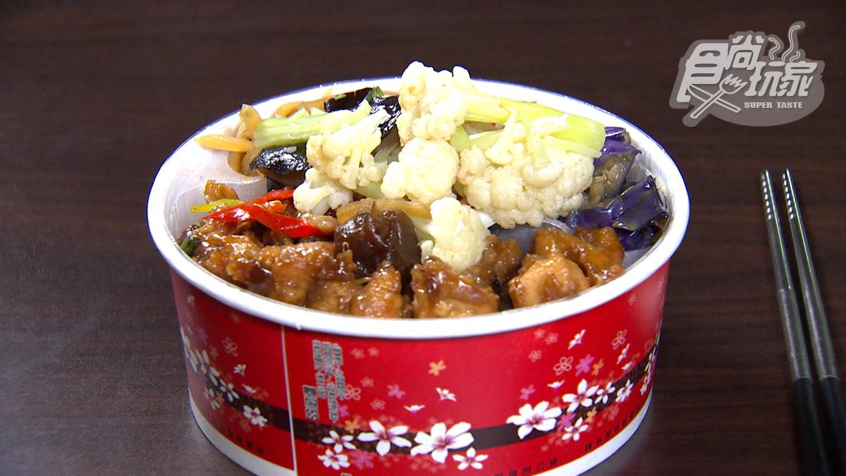 CP值爆表！市場「無菜單便當」均一價100元，必吃瑪莎曼咖哩豬、梅汁二弄雞