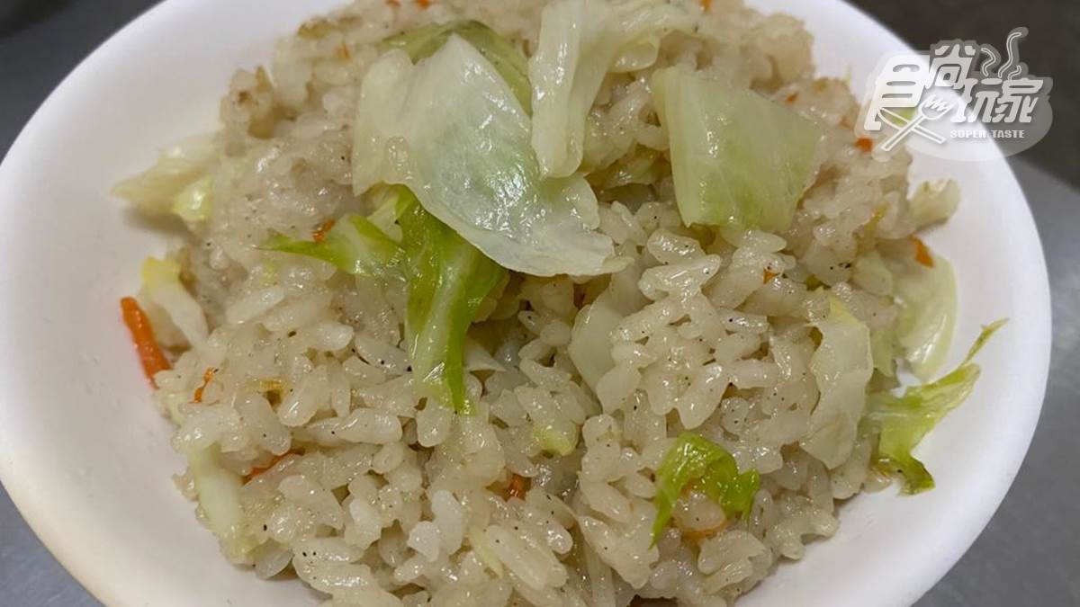 飄香40年！古早味「高麗菜飯」只要30元，必配滑嫩「豬母奶菜」、10元滷豬皮
