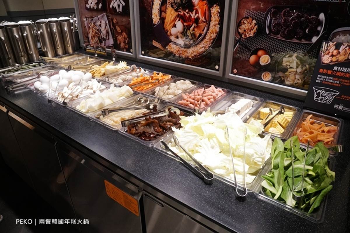 通通500元內!新北4家佛心火鍋吃到飽:韓國進口紙火鍋、50種菜色自助吧 299元吃到飽!人氣韓式火鍋爽嗑炸雞、魚板、6款年糕,加碼3種隱藏版吃法