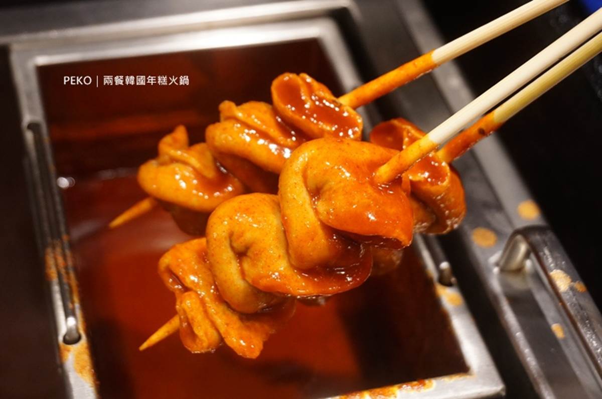 通通500元內!新北4家佛心火鍋吃到飽:韓國進口紙火鍋、50種菜色自助吧 299元吃到飽!人氣韓式火鍋爽嗑炸雞、魚板、6款年糕,加碼3種隱藏版吃法