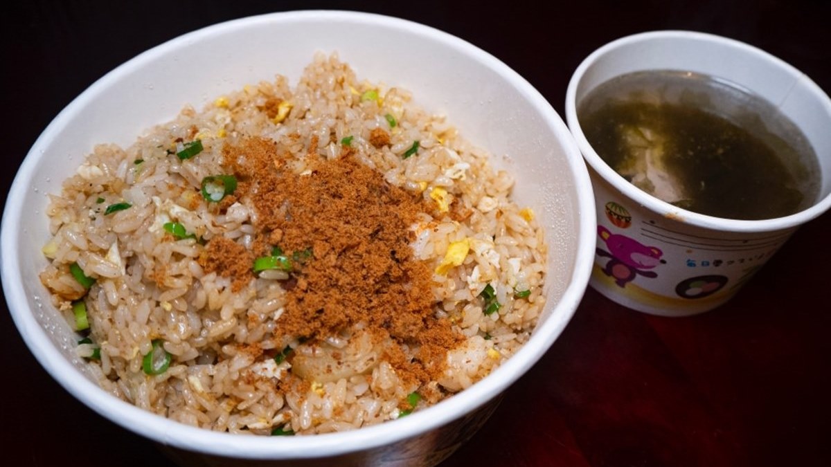 沒預訂要等１小時！萬華古早味炒飯吃得到「豬油香」，還有４種口味可任意選配