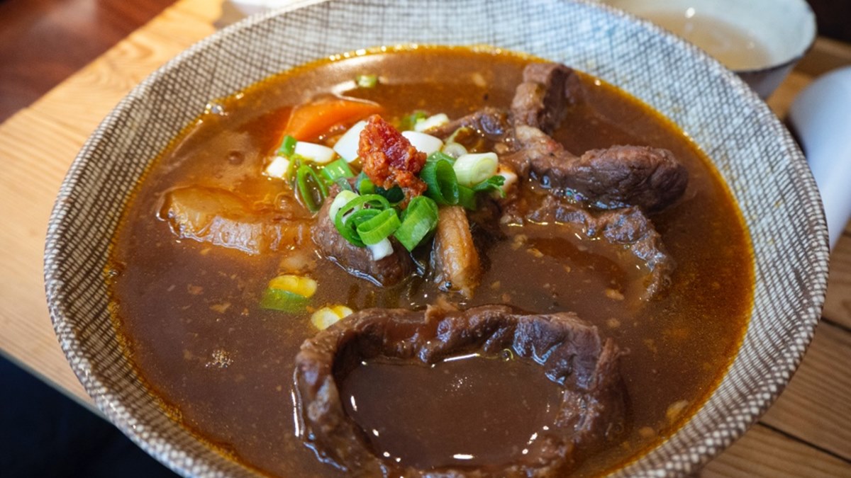 預約滿到明年！板橋神祕牛肉麵店每日限賣30碗，軟嫩牛腱也能宅配到家