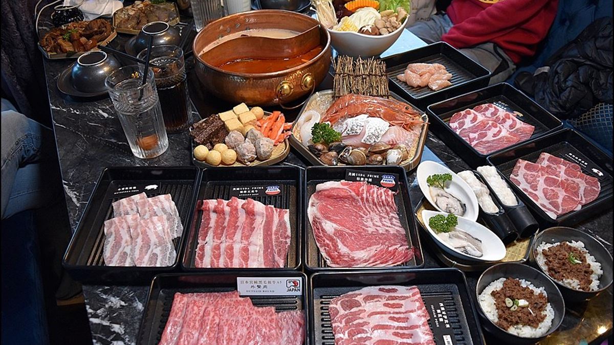 CP值超高！信義區鍋物日本A5和牛、伊比利豬、天使紅蝦通通吃到飽，還能賞101夜景