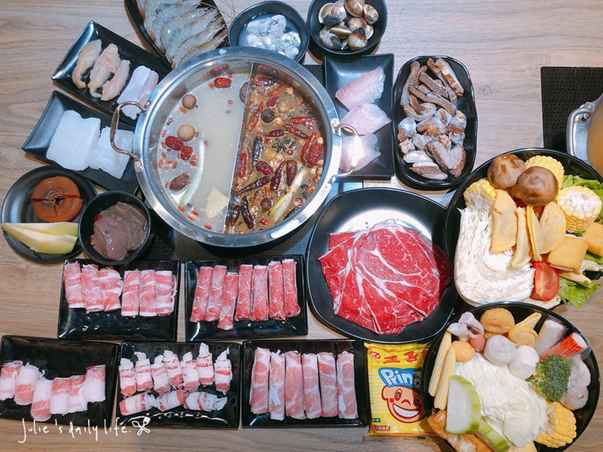 比臉大安格斯牛任你點！道地蒙古火鍋近百種食材吃到飽，紅、白湯頭不沾醬就好吃