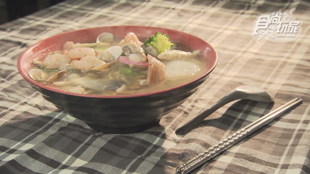 網友大推！水里必吃澎派什錦麵湯頭超鮮甜，爆料海鮮1碗只要120元