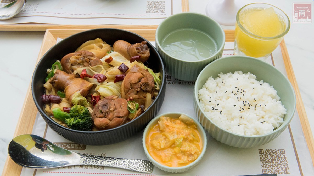 山東名菜台南吃得到！「黃燜雞」肥嫩下飯，套餐附湯、小菜、冰沙149元超划算
