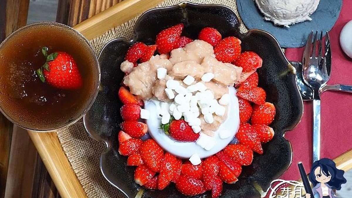老闆下重本！中壢超夯寒天豆花連糖水都自己炒，先嘗隱藏版「浮誇芋香草莓」