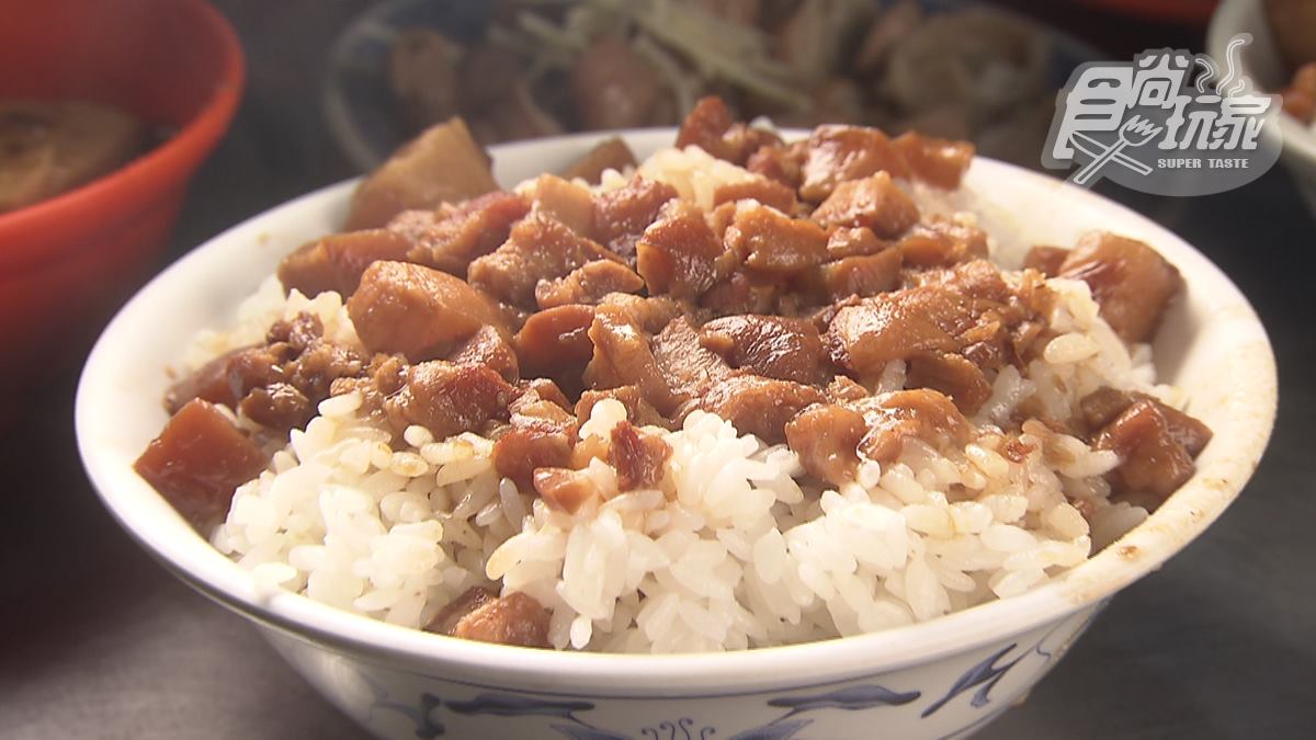 明星收工必吃消夜！超人氣「滷肉飯」膠質豐富會黏嘴，再搭「粉紅」豬肝湯更對味