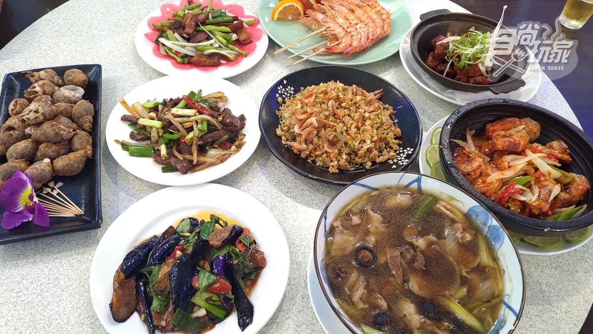 海鮮控最愛！「隱藏版熱炒店」１次嘗９種活蝦料理，必吃超唰嘴鹹酥、鮮甜鹽烤口味
