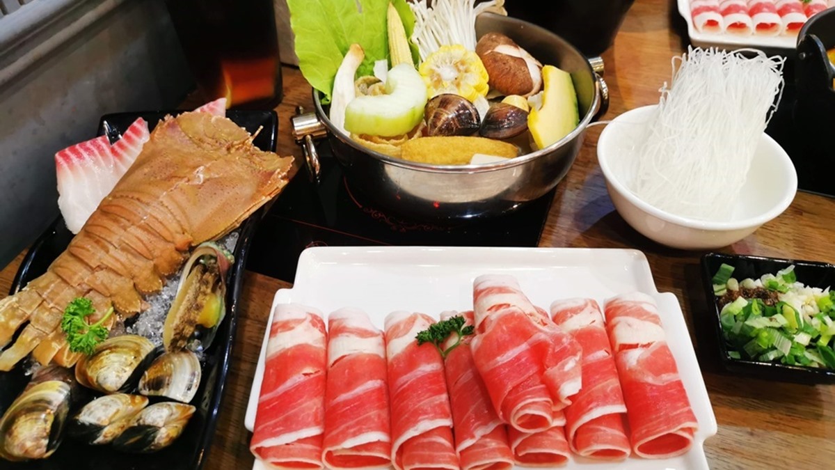 滿２鍋送肉！員林高CP值百元火鍋有16種湯頭，398元海陸鍋吃得到蝦蛄、鮑魚