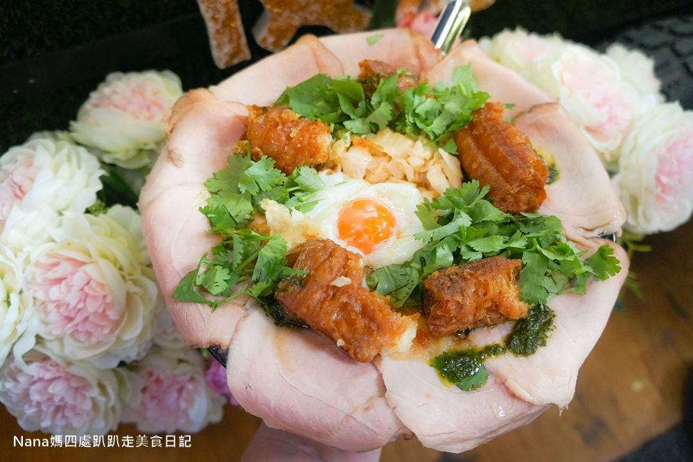 新北超有哏麵線！「極豚燒肉」鋪滿10片叉燒、溫泉蛋，隱藏版想吃要預約