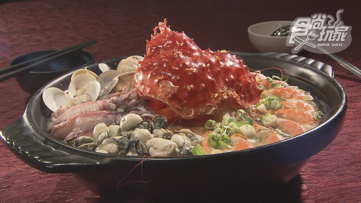 超浮誇！痛風「帝王蟹粥」一舀全是料，蝦卵「糕渣」、噴火羊肋排也必點