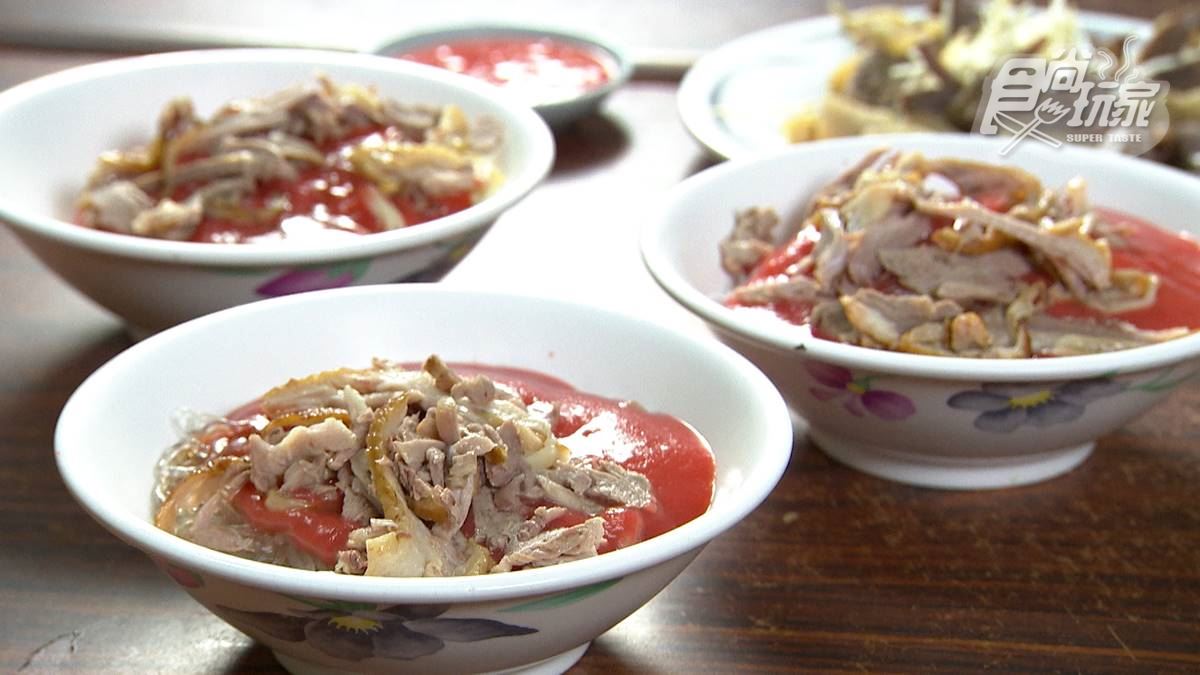 獨門祕方！嘉義鴨肉麵必淋鹹甜「粉紅醬」，用來沾肉、米血甜味更明顯