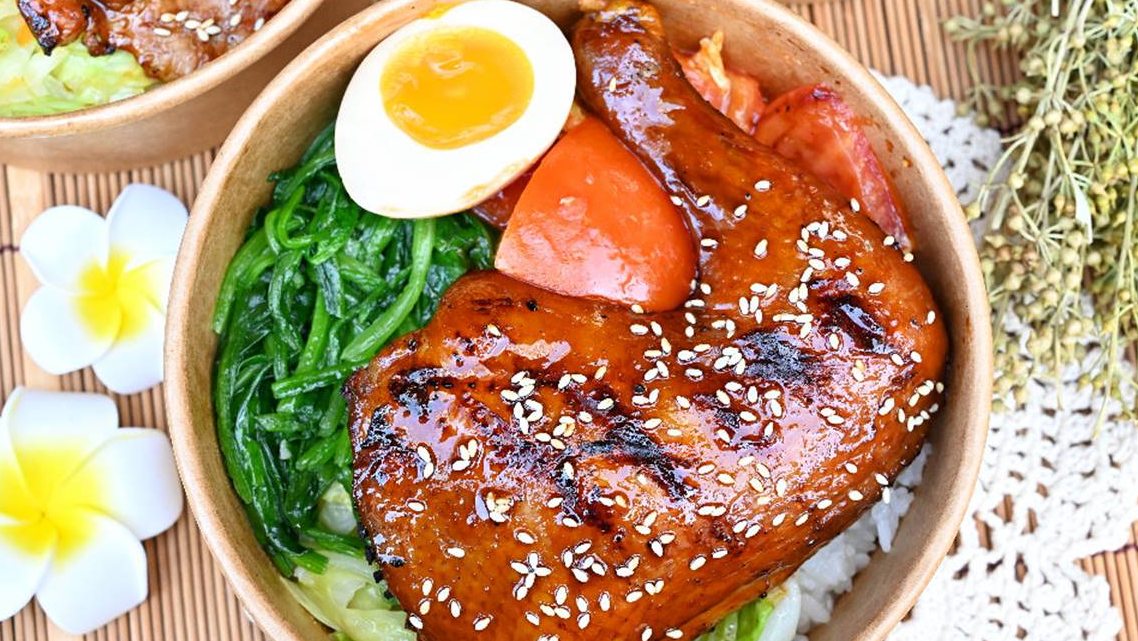 【新開店】獨特醬汁刷烤超入味！台中炭火便當不到百元嘗２主菜，肉控先搶高CP大雞腿