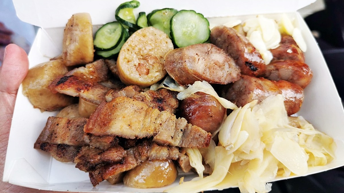 在地人都愛的外帶美食！噴汁高粱香腸要沾「五印醋」，隱藏版大腸頭晚來吃不到