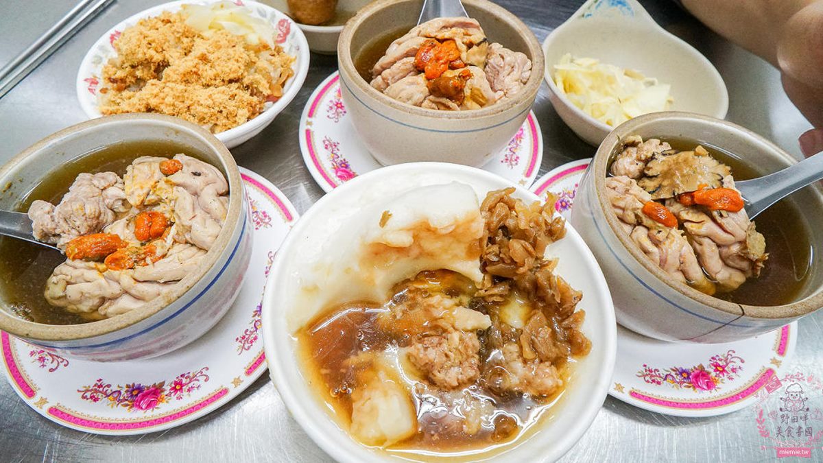 路邊攤賣到開店！高雄人氣「豬腦湯」藥膳香濃、口感綿密像雞佛，40元料多碗粿也欠吃