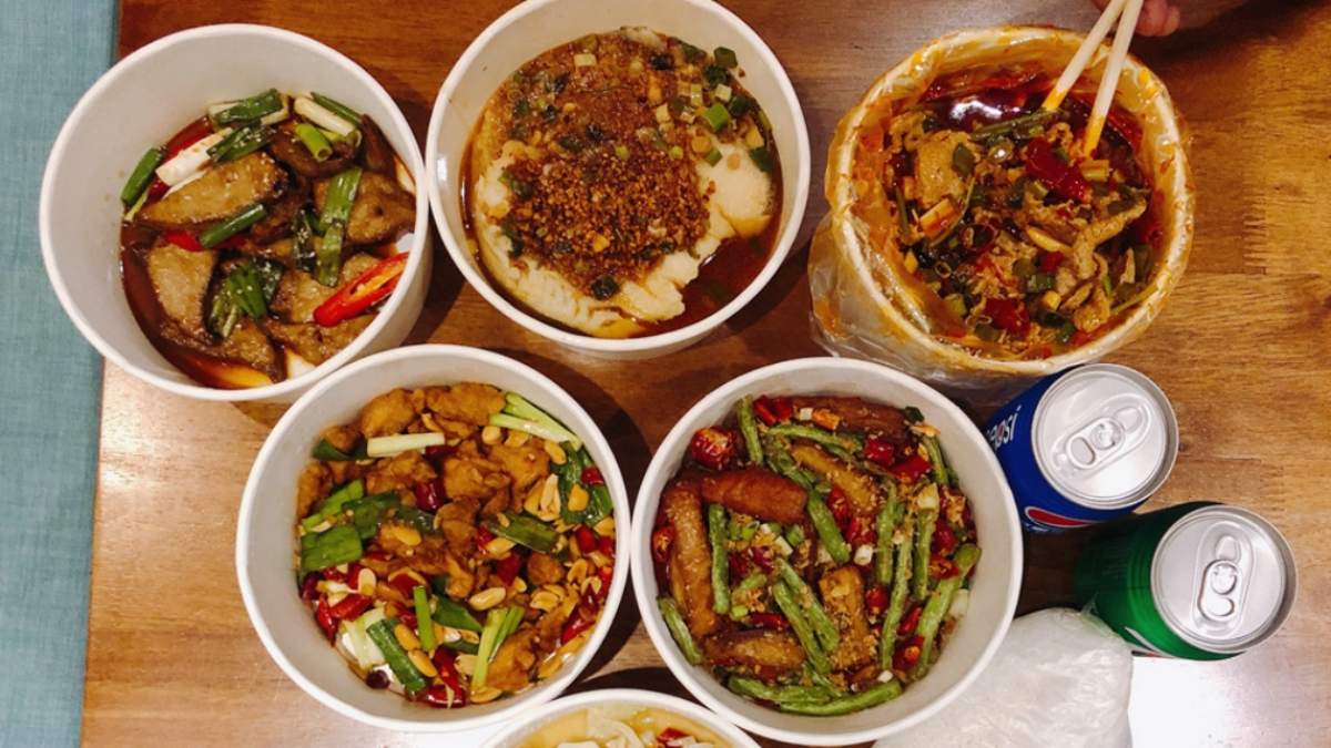 在家防疫也能吃！高CP值熱炒店外帶「６人套餐」只要1280元，嗜辣必點滿料水煮牛
