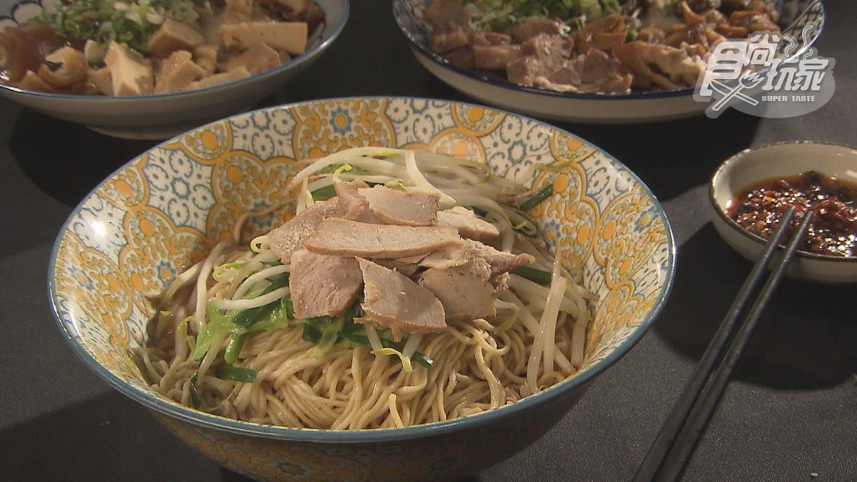飄香一甲子麵店！必點「麻醬乾麵」獨家吃法最對味，Q彈美濃粄條加「自製辣油」更過癮