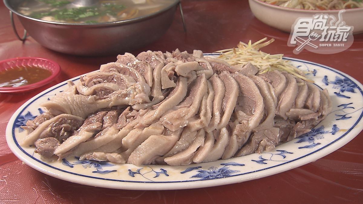 在地人激推！台中老字號｢鹽水鵝」入口水嫩超多汁，特調糖醋鱈魚夏天吃更開胃