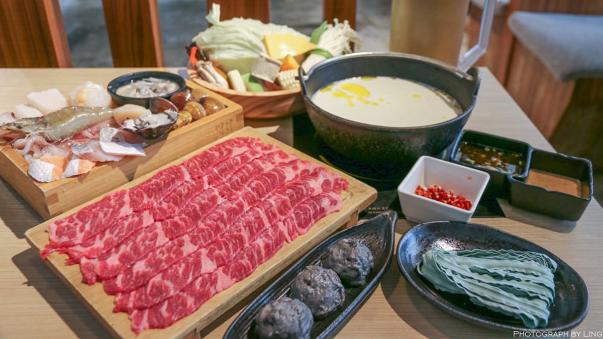 木曜粉朝聖！明星火鍋店主打「濕式熟成肉品」，軟嫩翼板牛涮「厚岸昆布湯底」超對味