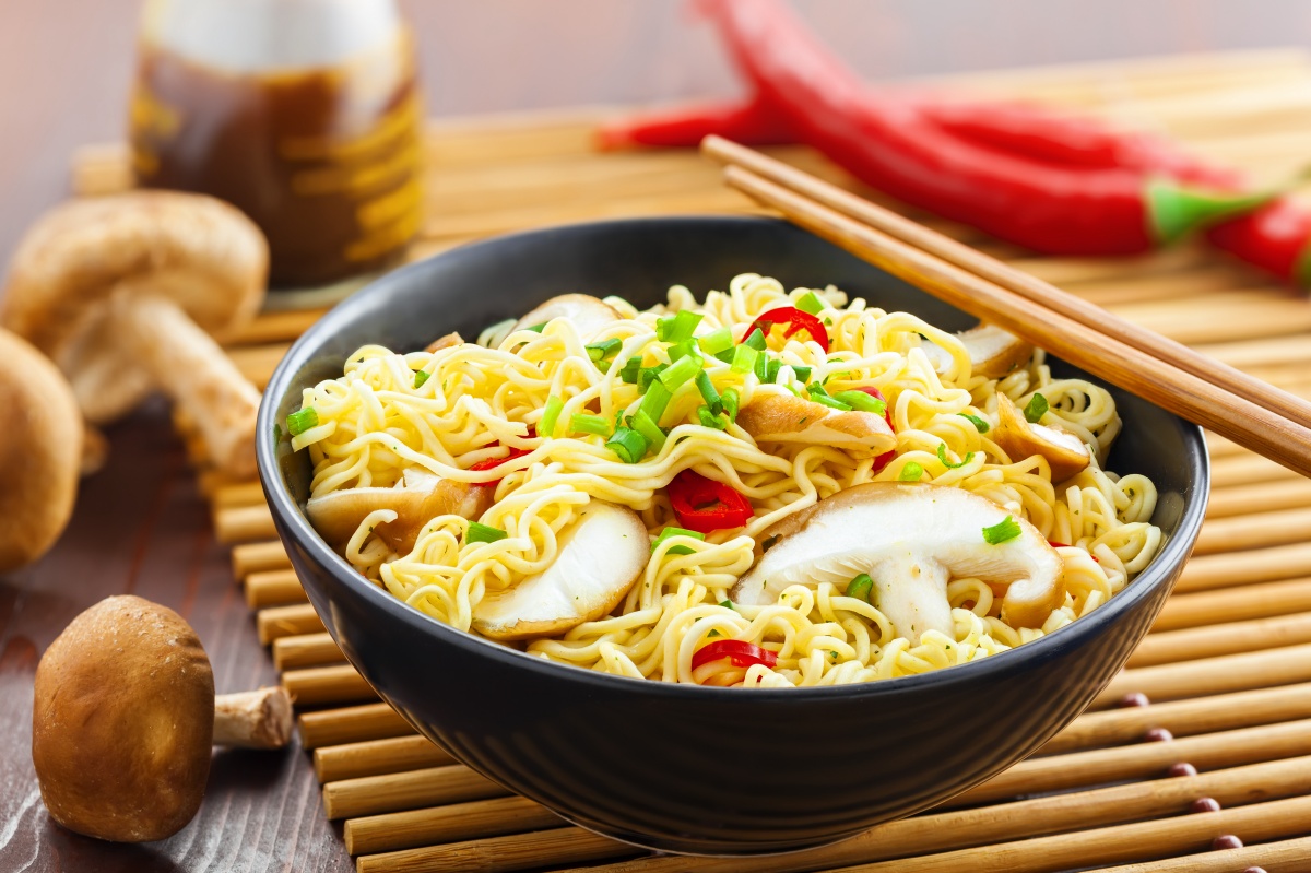 「泡麵Ｑ彈有嚼勁」靠１招！網友曝獨門吃法，老饕稱：吃起來跟用煮的一樣