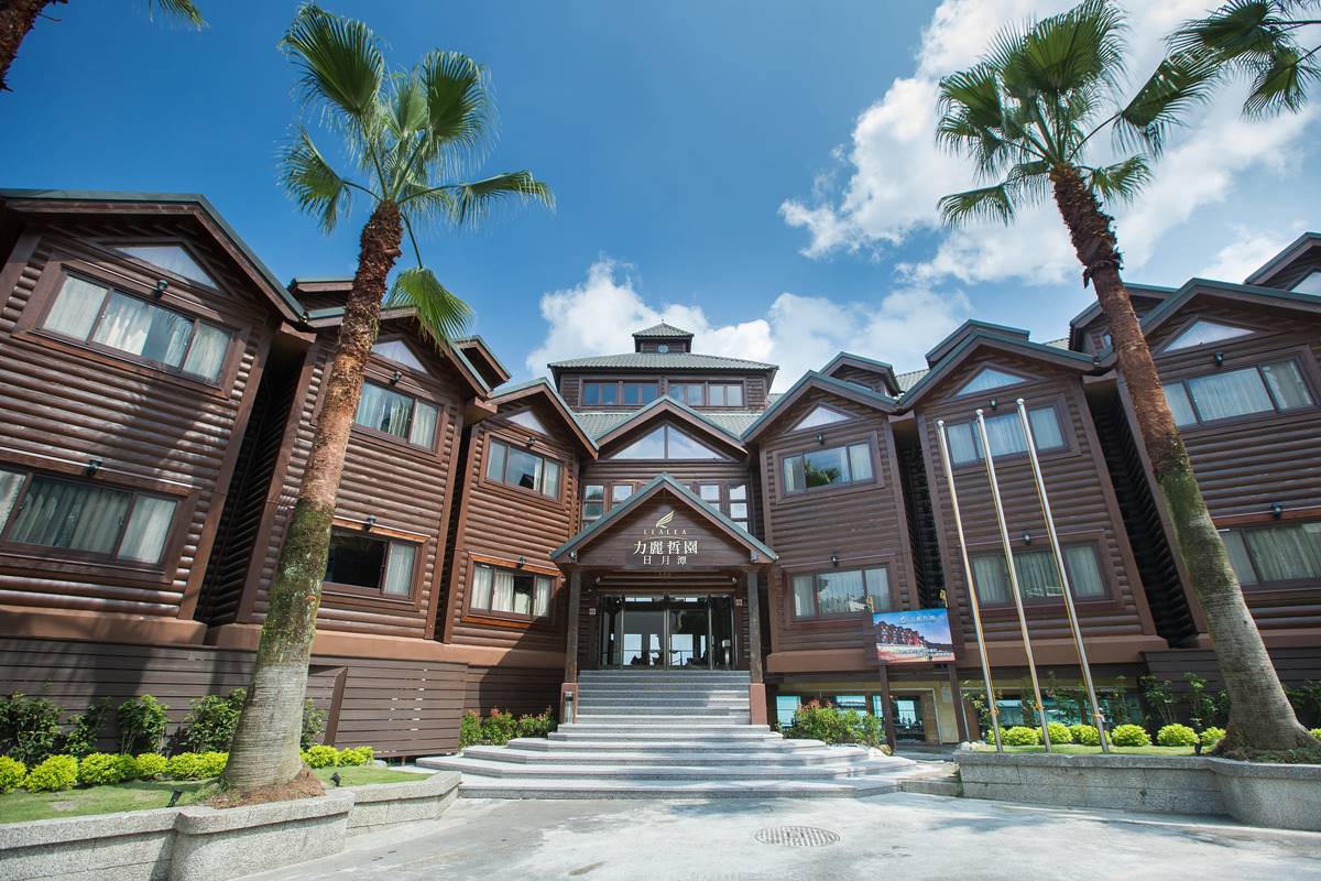房內就能釣魚！全台獨創「湖景釣魚房」，爽住亞洲第一大木屋、專屬遊艇可搭