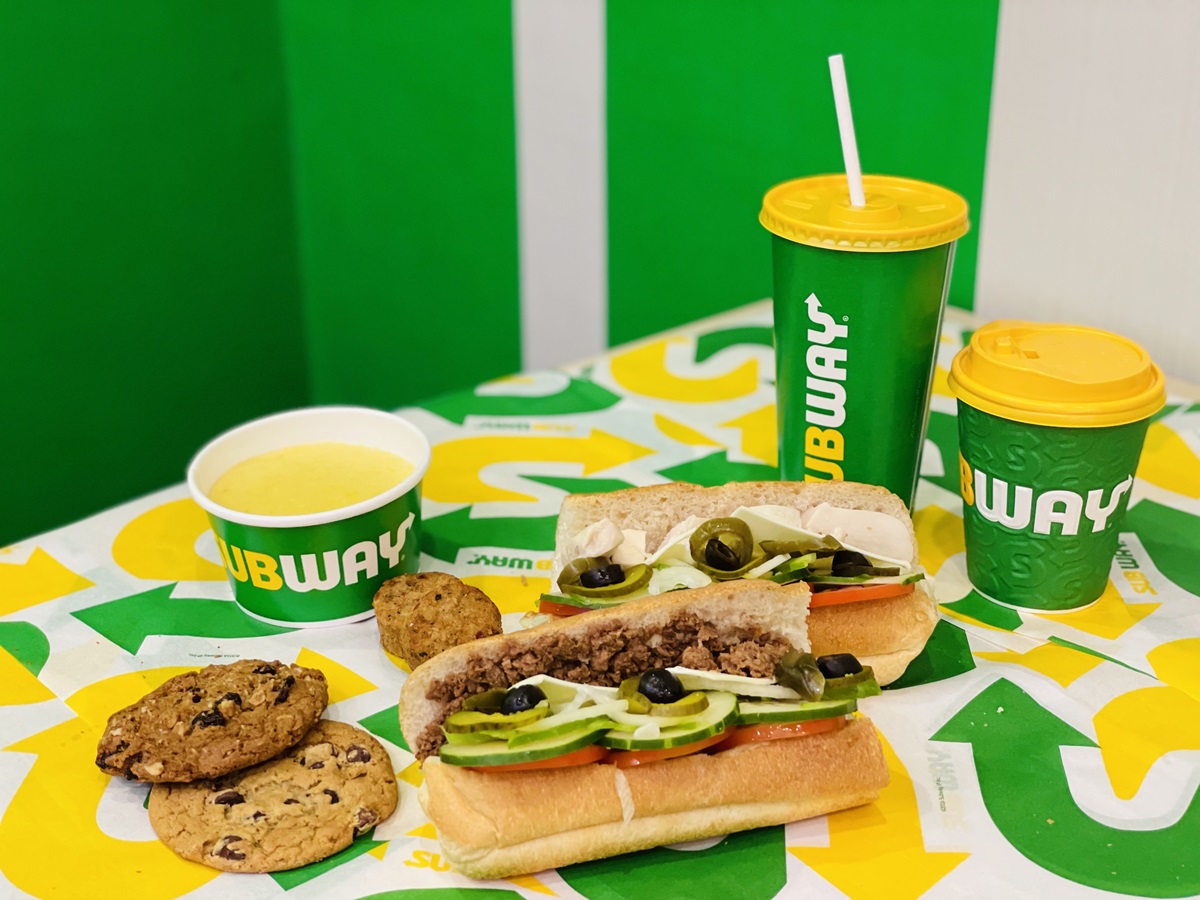 長達１個月！SUBWAY出示手機畫面就有４大優惠：買一送一、免費吃輕食