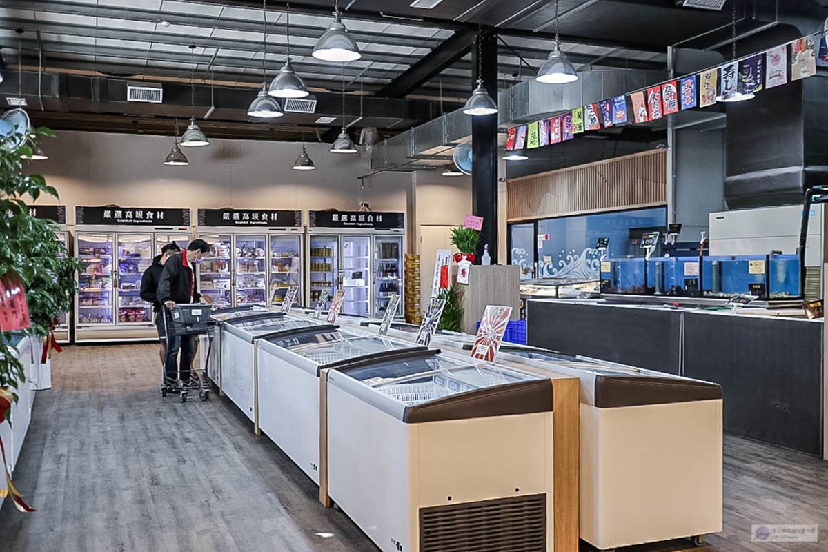 【新開店】對身分證送帝王蟹、龍蝦!600坪水產市場超好買,現吃九宮格生魚片 【新開店】對身分證送帝王蟹、龍蝦!600坪水產市場超好買,現吃九宮格生魚片