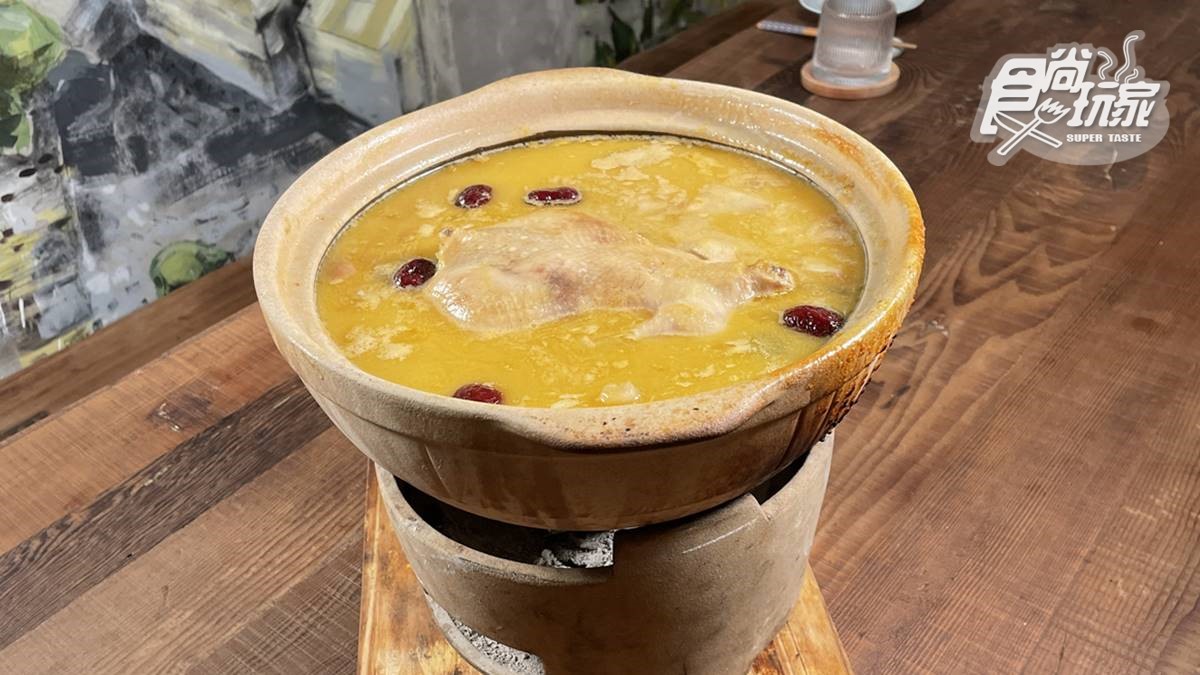 高CP值私廚雞湯！濃郁湯頭熬煮15小時滿滿膠質，軟嫩雞肉一咬入口即化