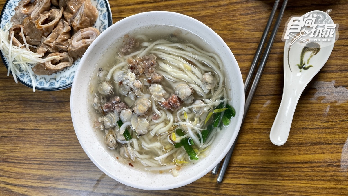 彰化人超愛！「滿料蛤蜊麵」60元就能吃，大骨湯頭搭油蔥酥、豬肉鮮甜濃郁