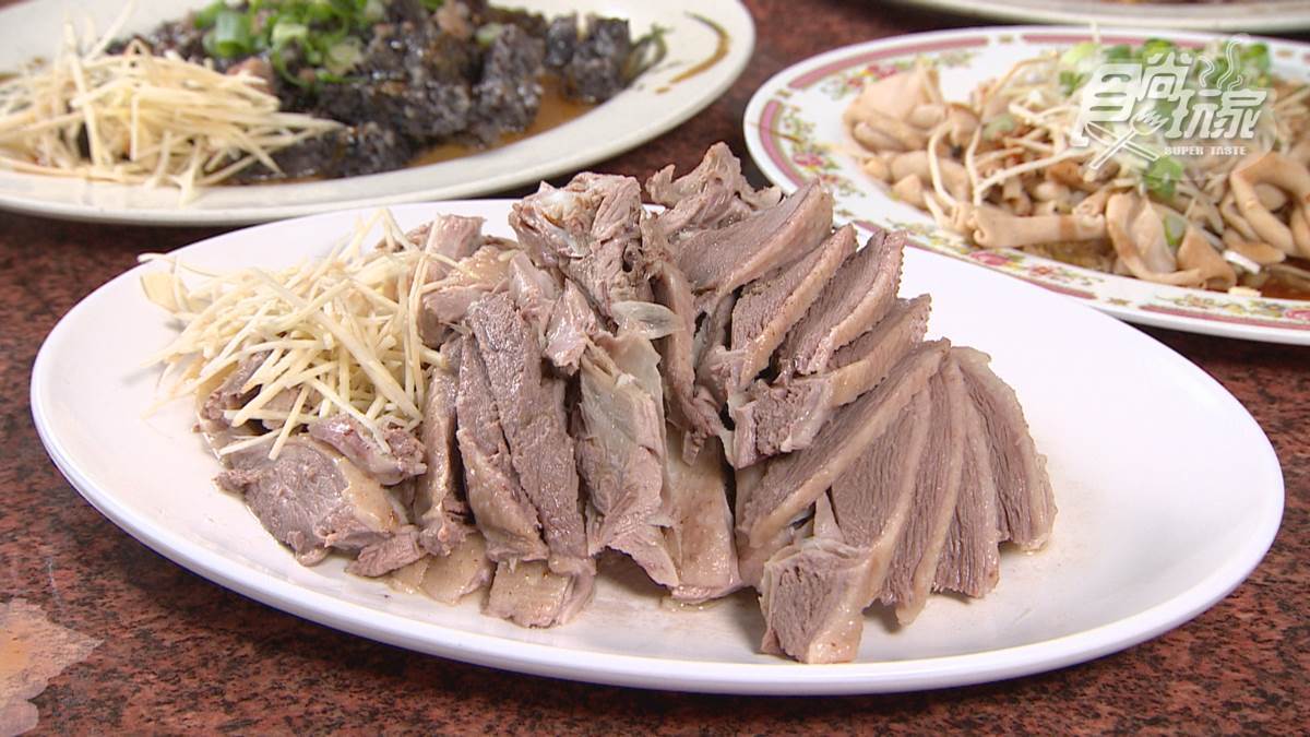 入選2022米其林必比登！「人氣鵝肉老店」飄香50年，厚切鵝肉嫩口多汁太誘人