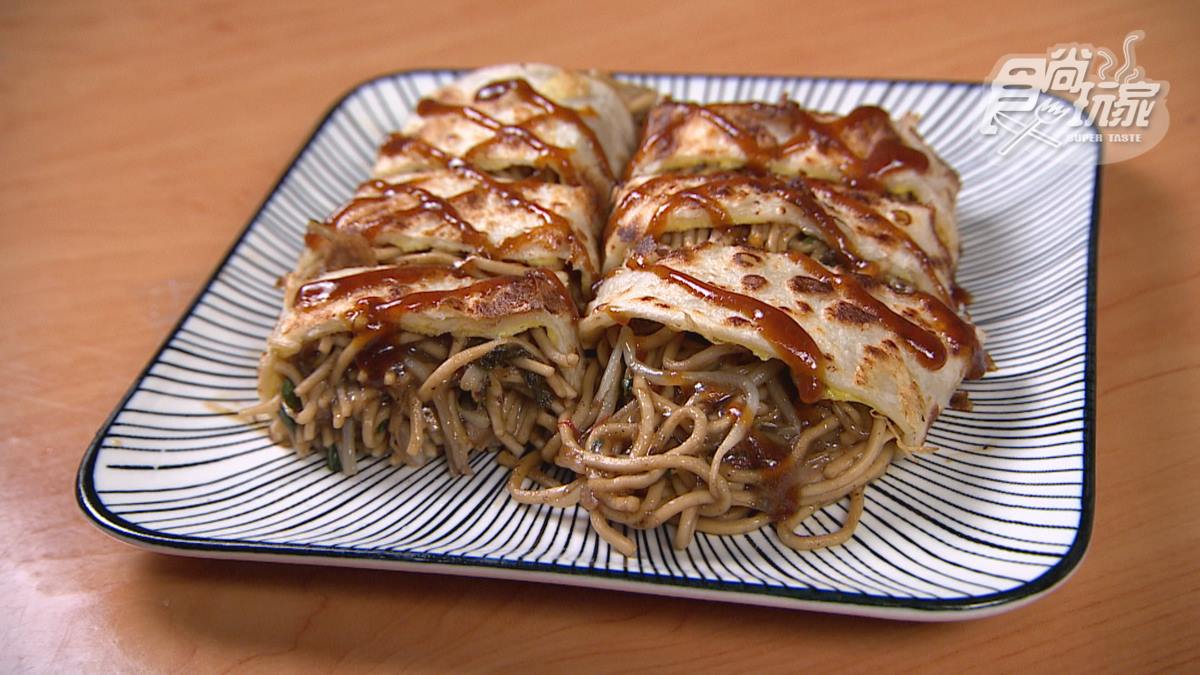 全台首創！巨無霸「鐵板蔥餅捲」天天排爆，Ｑ彈餅皮＋特製鐵板麵迸出新滋味