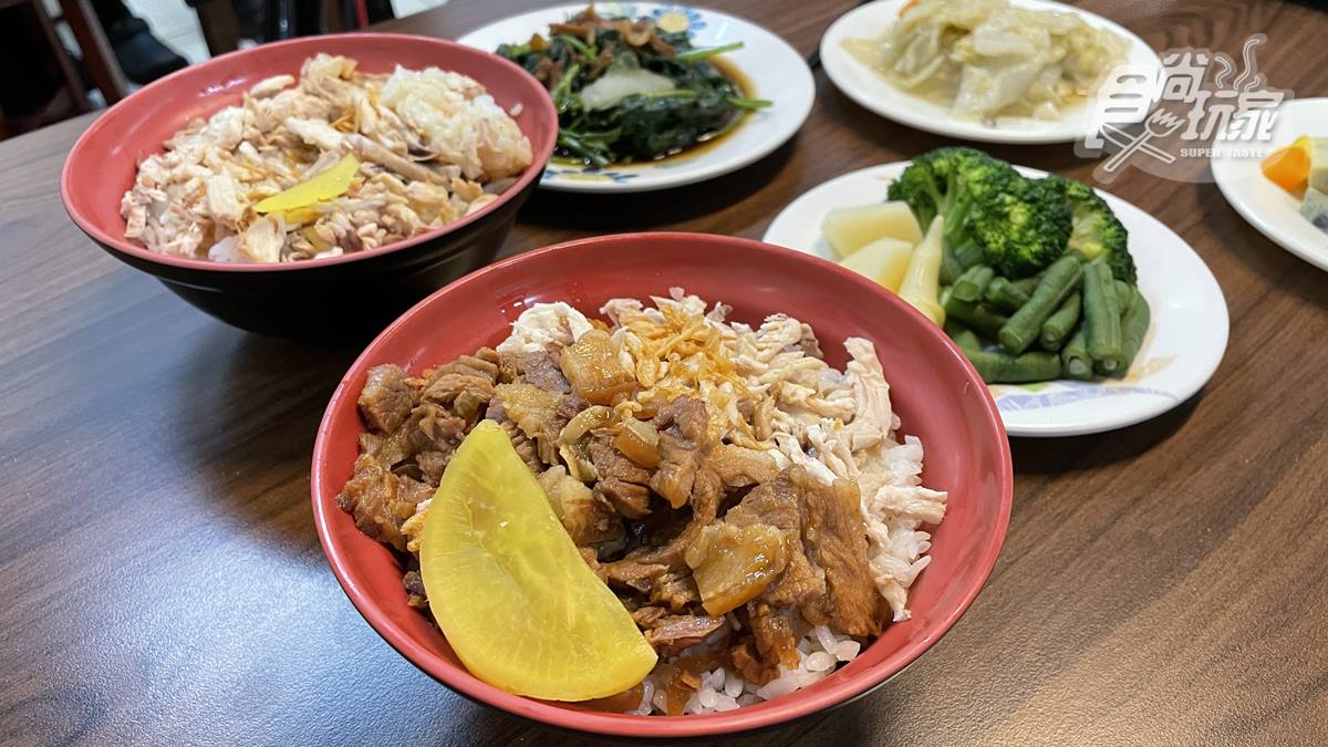 在地美食社團激推！嘉義「滿料雞魯飯」肉片鋪好鋪滿，再搭祕製油蔥酥更唰嘴