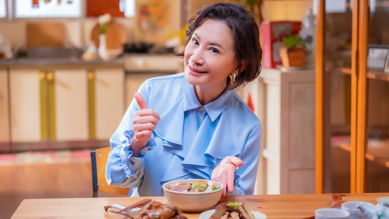 TVBS《加油喜事》劇裡牛肉麵、滷味開賣！陳亞蘭擔任代言：我就愛吃啊