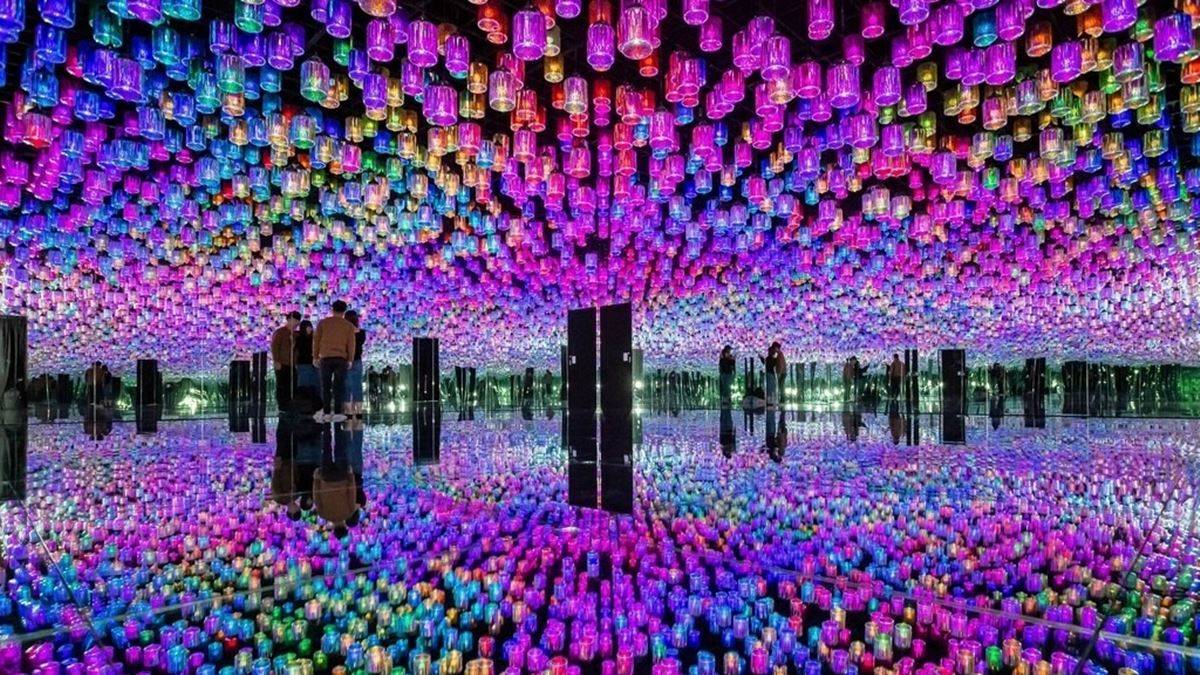 「宙影幻鏡」以鏡面打造，結合光影互動設計，每區都夢幻酷炫超好拍。（圖片來源： 愛伯特吃喝玩樂全記錄）
