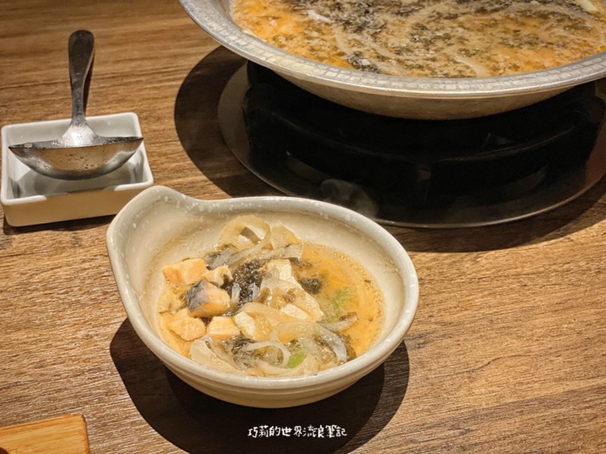 台中燒肉霸主PK!網評4.5以上最強10家:生魚片吃到飽、399元和牛、30公分牛舌 台中燒肉推薦「茶六燒肉堂」提供味增湯。