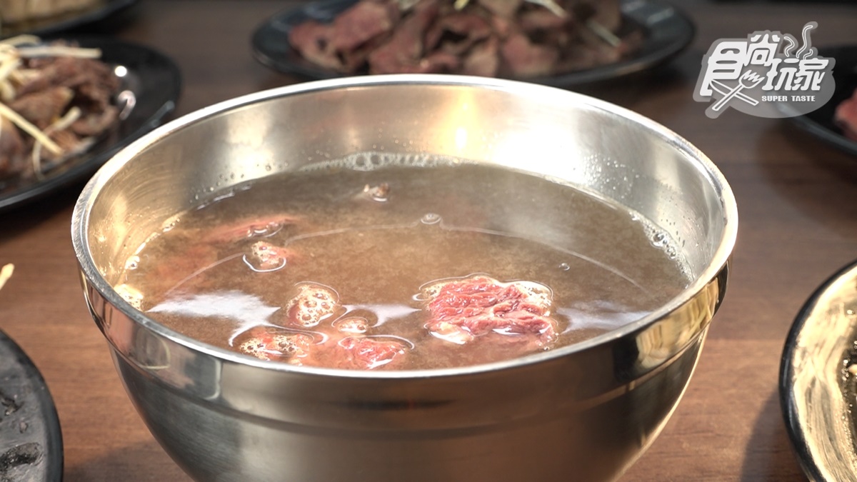 在地人私藏愛店！台南「上等牛肉湯」牛大骨＋蔬果湯頭超鮮甜，薄嫩牛舌也必吃
