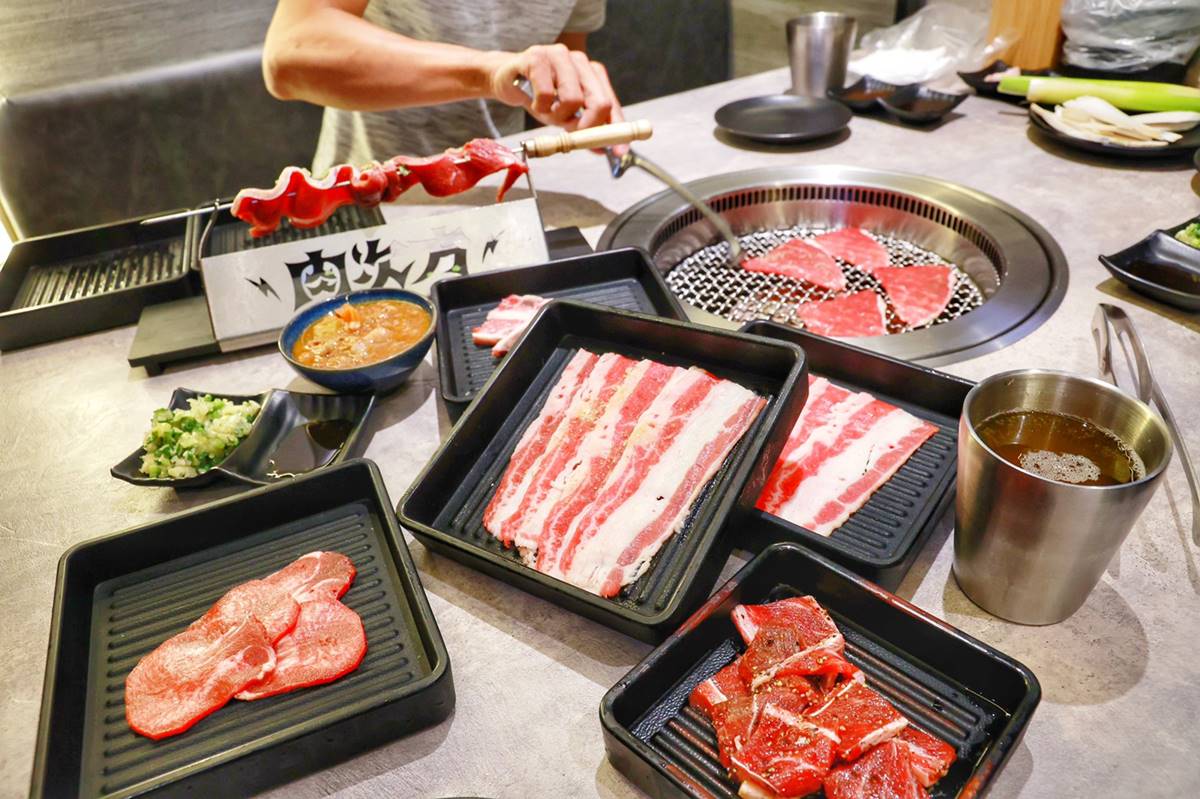 別只吃屋馬!台中12家最強燒肉吃到飽:329元起、火烤兩吃、日本料理無限供應 台中燒肉推薦「肉次方燒肉放題」是王品集團旗下燒肉吃到飽。