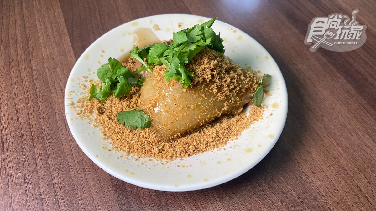 台南人早餐吃這味！在地最愛「花生菜粽」24小時營業，獨特月桃葉香氣十足
