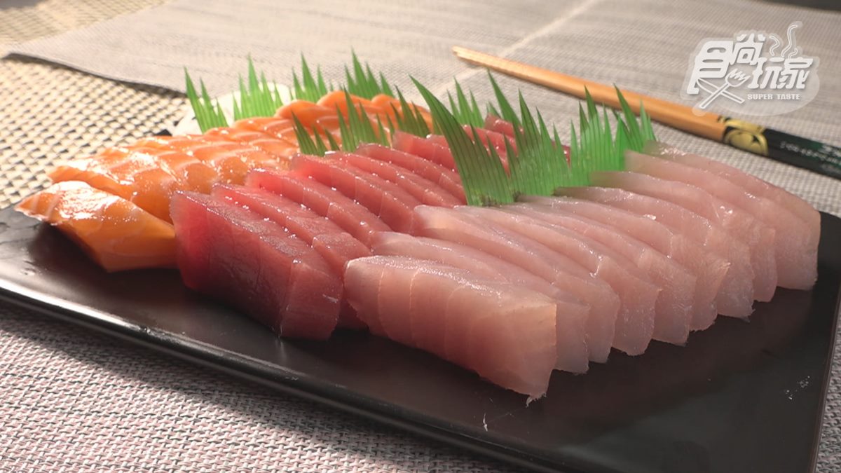 老闆根本做愛心！限量「５元生魚片」想吃先搶號碼牌，鮭魚、干貝通通銅板價