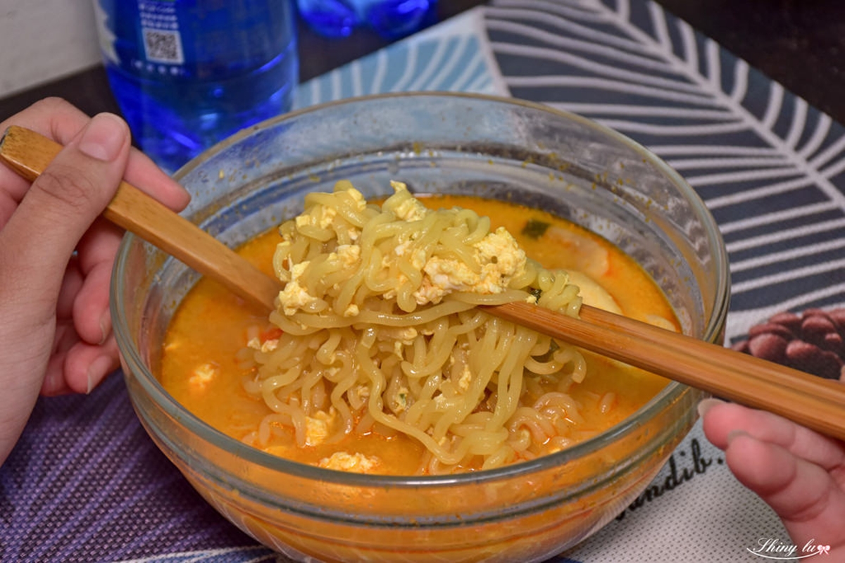 颱風天泡麵準備了沒？６款PTT高人氣韓國泡麵：韓綜推薦部隊鍋麵、激辣火雞麵