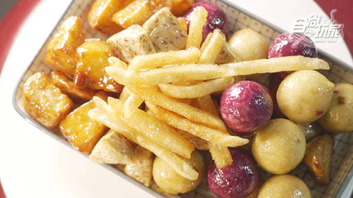 傳承三代好味道！夜市「拔絲地瓜」爽脆不黏牙，芋頭搭麥芽糖香甜十足