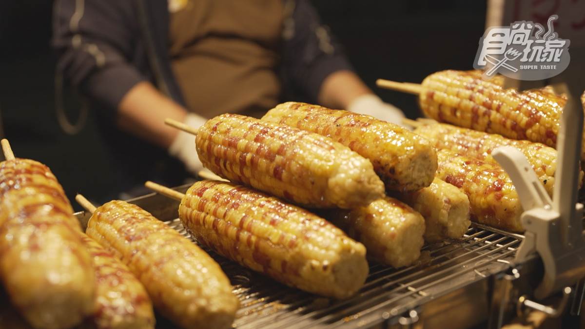 CP值爆表！「古早味烤玉米」 一大根只要50元，Q勁口感飄炭香超夠味