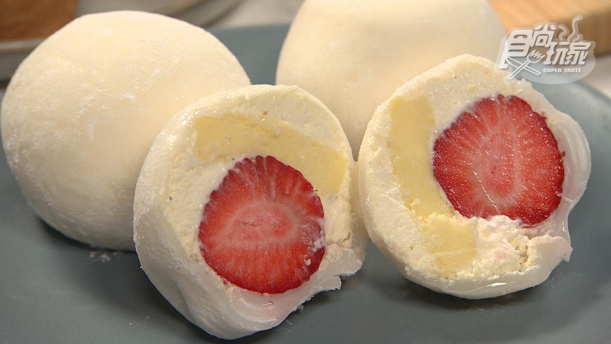 台南人激推甜點！「巨無霸草莓大福」裡面藏海綿蛋糕，餡料飽滿超扎實