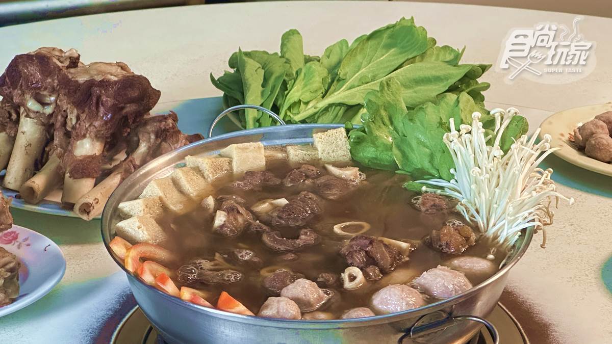 １個人也能吃！高雄「CP值爆表羊肉爐」肉量爆滿，內行必吸「羊腳筋骨」